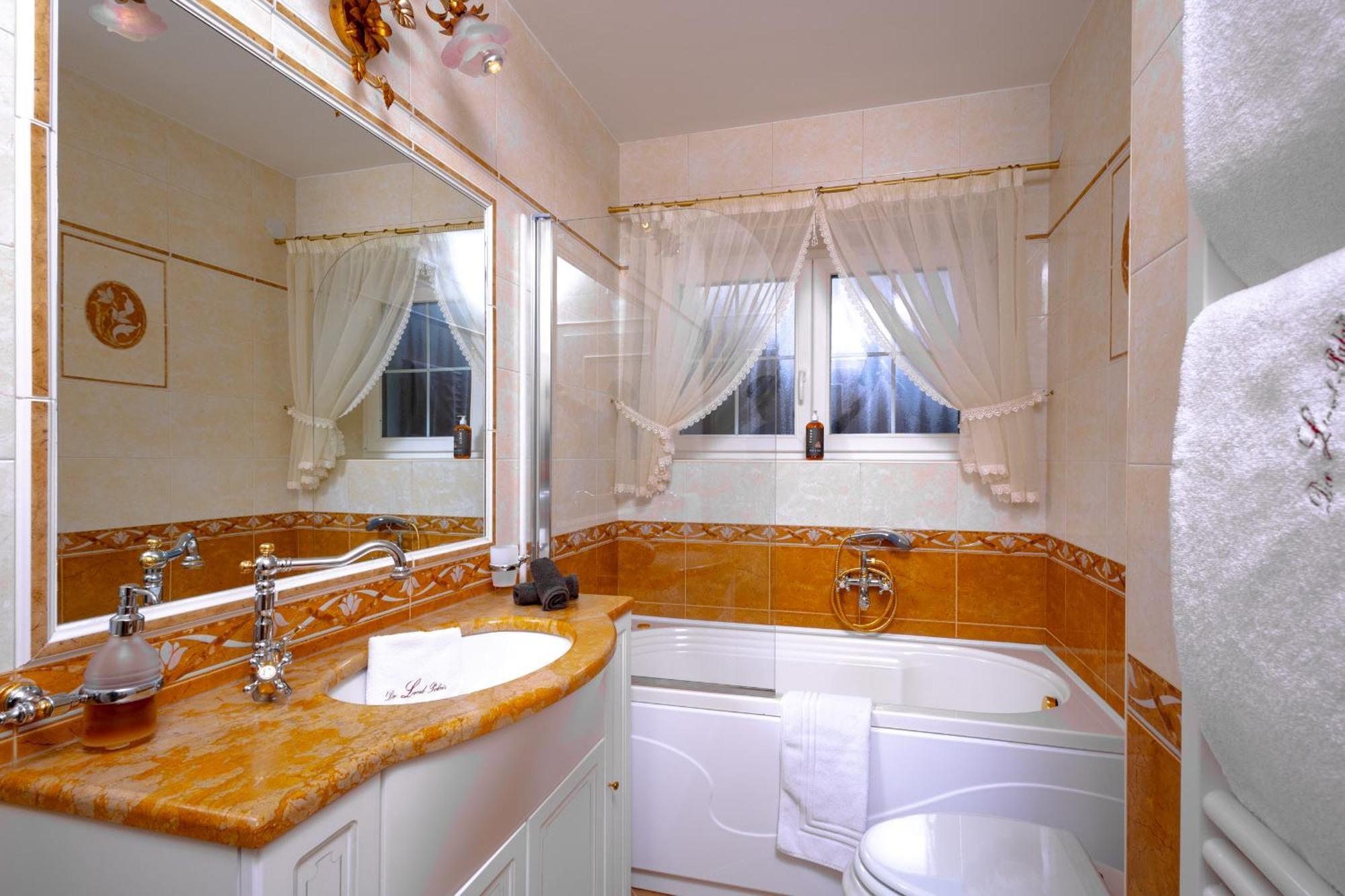 B&B Das Land-Palais - Private Mountain Hideaway Сельва-дей-Молини Экстерьер фото